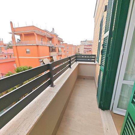 Апартаменти Attico Urbano Terrazza Su Roma Metro A Cornelia Екстер'єр фото